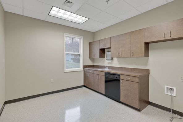 Cross Park Center: 9123 - 9131 Cross Park Drive, Knoxville, TN 37923